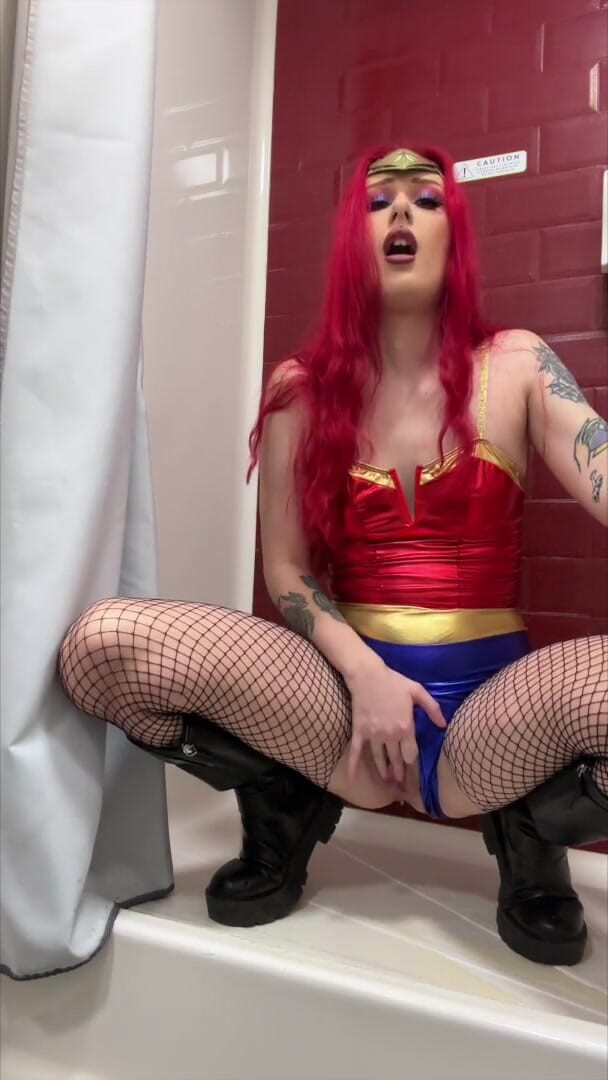 Gigi Rouge: Zázračná žena čůrá a orgasmy