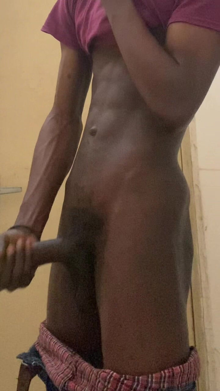 Slimniqqa: besar melancap di bilik air awam