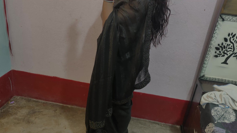 Soniya1997: Müslüman Khatun Hindu sevgilisini sari içinde sikiyor