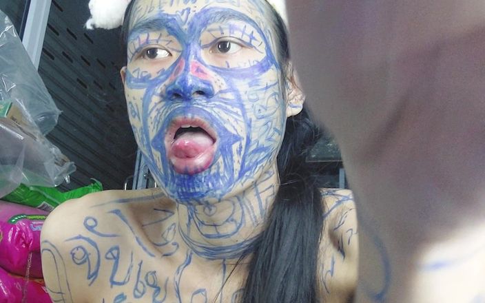 Clown likes to play with colors: Klaun si hraje s inkoustovým perem