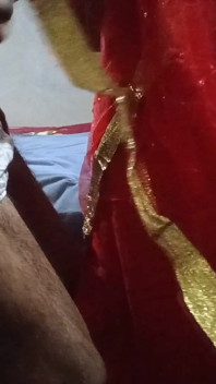 Prima notte storia di sesso di coppie appena sposate. Moglie fa sesso con il marito con amore appassionato godendo