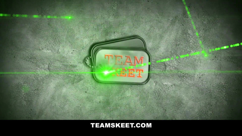 Team Skeet: Awek Latin Ariana Valdes mahukan zakar hitam besar dalam pepek...