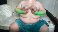 Real homemade BBW BBC porn: Strofinando i miei capezzoli spremendo le mie tette intensa bacchetta...
