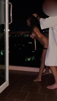 Asiansexdiary Sex în balcon noaptea târziu cu asiatică