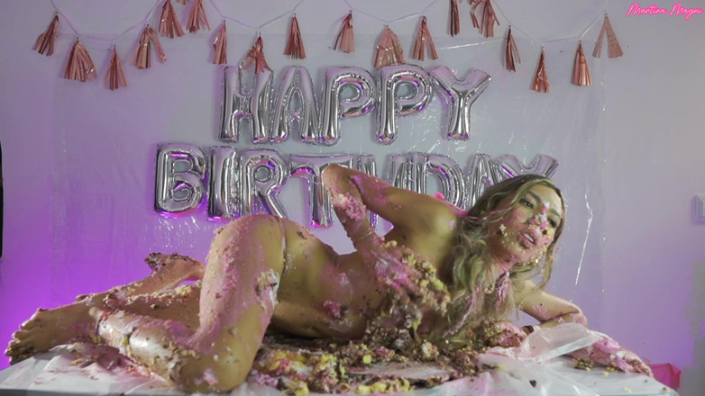 MartinaMagni: Wam!! Všechno nejlepší k narozeninám Martina Vs velký dort