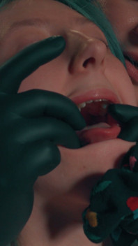 Dirty Sock Gag hand over mouth - macocha karze chuda pasierbica w kuchni