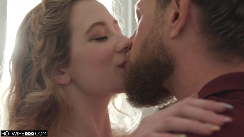 HotwifeXXX: River Lynn ist tief mit Erwartungen gefüllt
