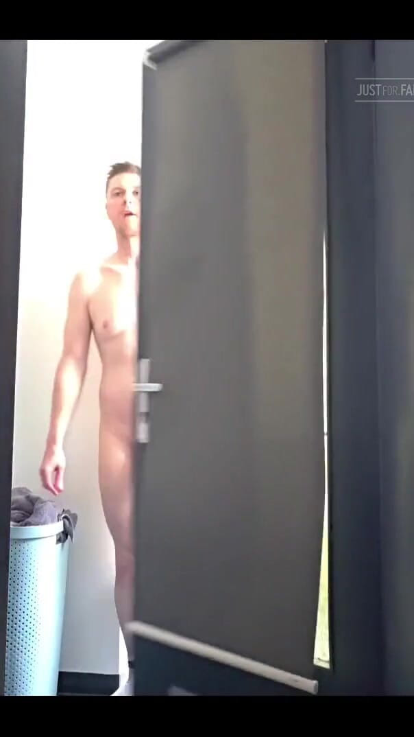 Who Wants to Take a Shower (Roman Heart) Who Wants to Take a Shower (Roman Heart)