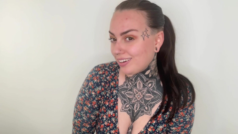 Miss Valentina: VELKÉ ČERNÉ Péro vs drobný bílý pták