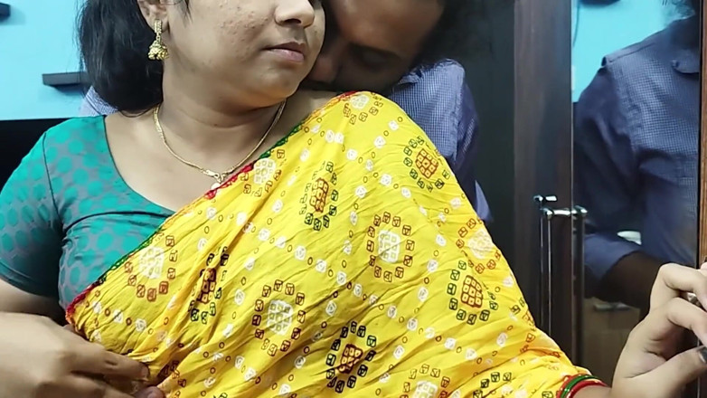 Vaishnavysharunraj: Kerala Girl Half Saree Removal and Boobs Suck Hot Romance