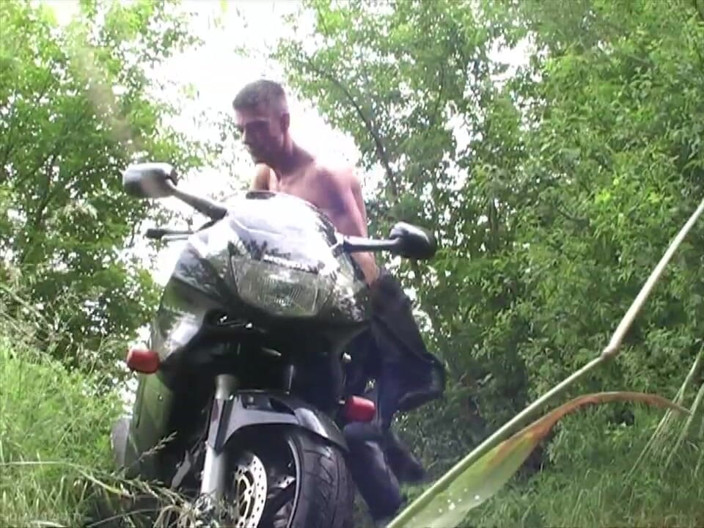 Spritzz: Kluci z kůže