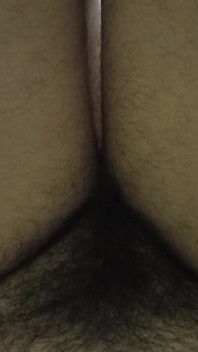 털이 무성한 보지와 배꼽