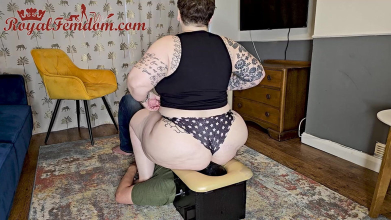 Royal Femdom: No Fresh Air for Eddy