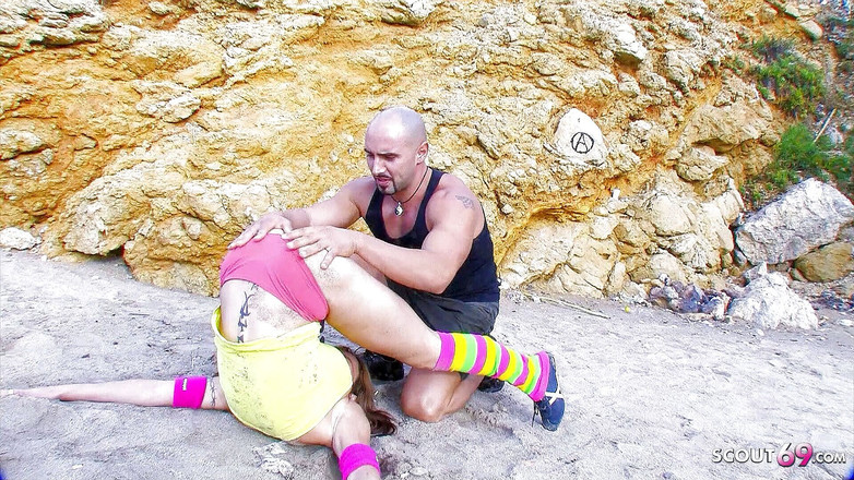 Full porn collection: Seksi sarışın genç kız Eva üvey babası tarafından plajda sikiliyor