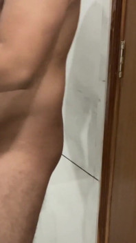 Ho messo il porno sul telefono di Bhabhi, l'ho beccata a sditalinarsi la figa e poi l'ho scopata.