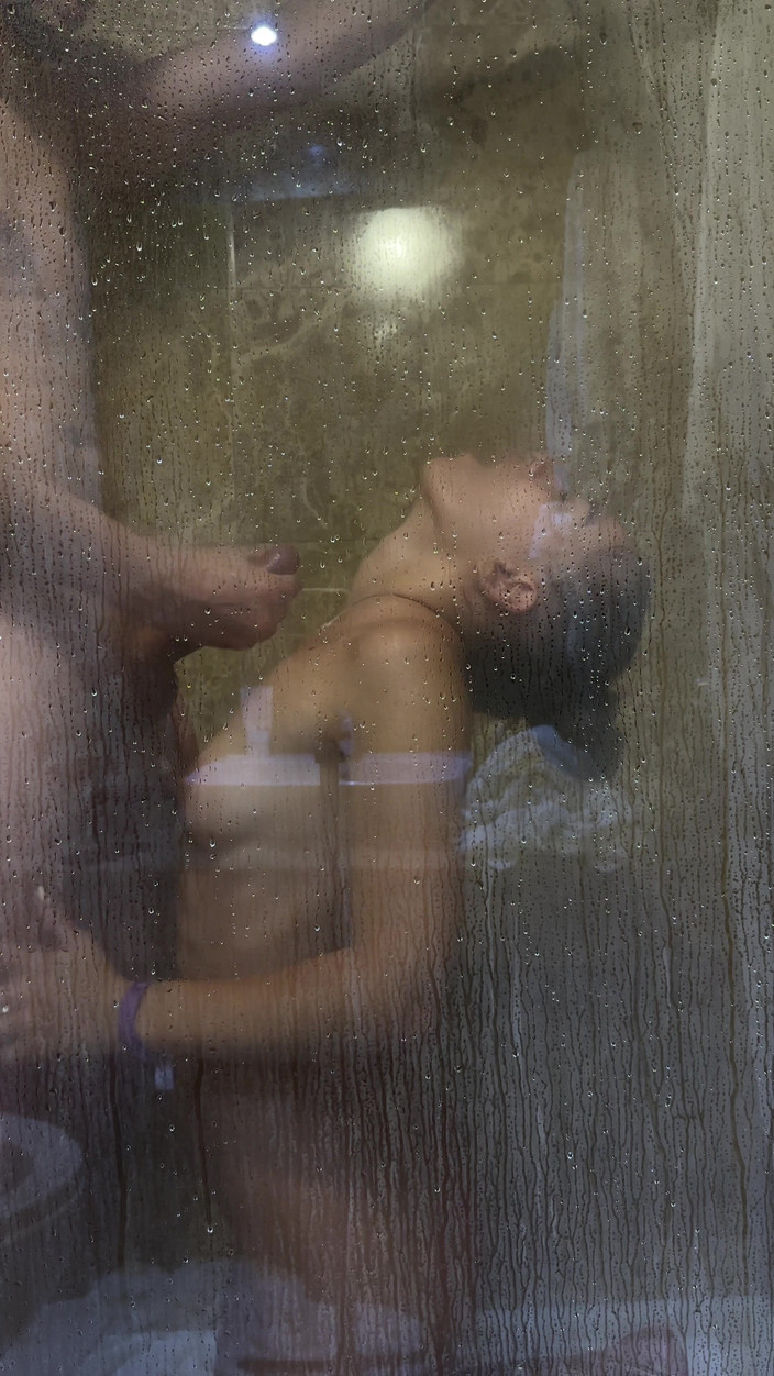 HomeVideoLive: Manhã de sexo apaixonado no chuveiro de um casal real...