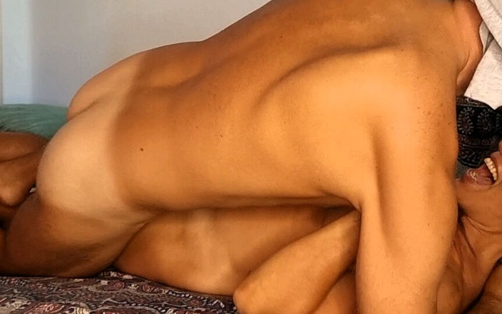 Chupa Reina: 私人真正的情侣性爱 - 我们如何一起快乐 - 淋浴后和色情场景