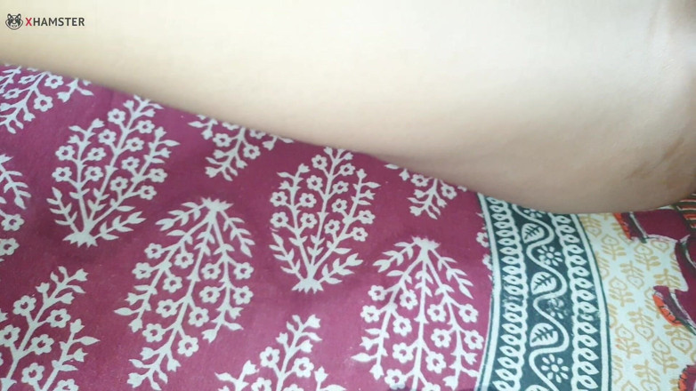 HunnyBunny: 義理の妹がただ楽しみに私の部屋に来て、素晴らしいセックスで終わりました