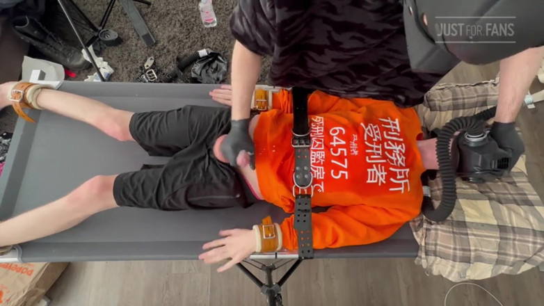 Inmate Cody and SubEdgeX: 방독면 소년 끈으로 묶고 가장자리