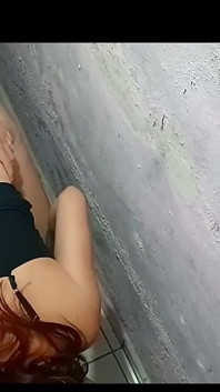 ¡esposa Sin Bragas Presumiendo En Un Bar!