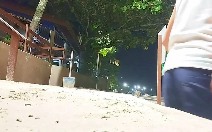 Marcosninfo: La gente sulla spiaggia viene fuori quando mi bagno con...