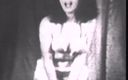 Vintage megastore: Los desnudándose anticuados de la morena