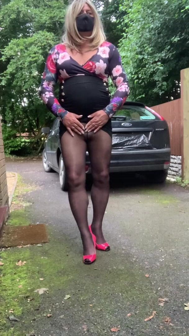 Kelly cd: Kelly cd in black dress and black wolford tights