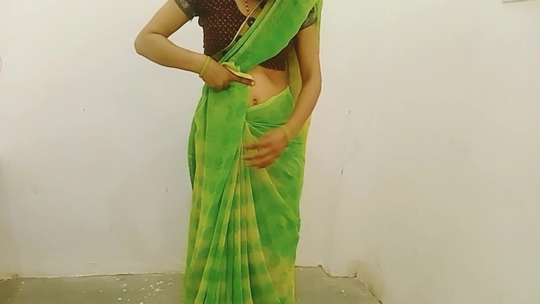 Ankurpriya000: Twoja Priya Bhabhi przebiera się przed jej Devar
