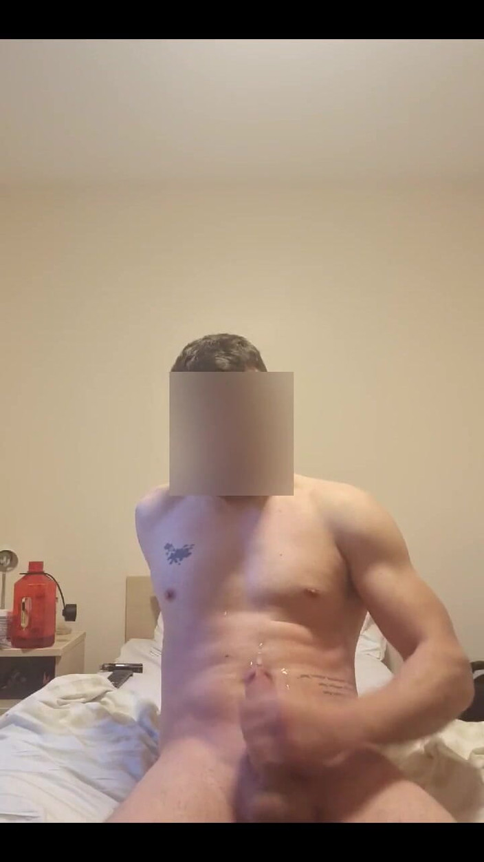 Englishtom20vip: Je ne peux pas battre une branlette effrontée un samedi...