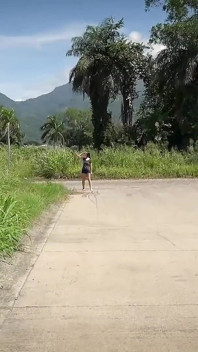¡Felación en coche con desconocidos! ¡Turista saca el semen de su polla!