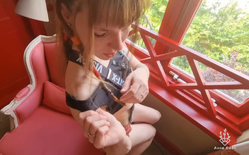 Anne Eden: Berkongkek di hadapan tetamu hotel!!