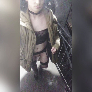 Sissyvalerie69: 第一次在我的阳台上闪烁