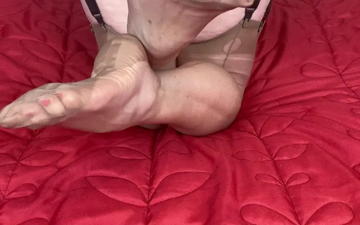 Mr MF: Mrs Mature Feet Big Boobs and Soles