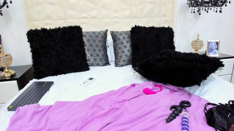Sofiia_w26: Sexy katzenspiel mit dir dildo