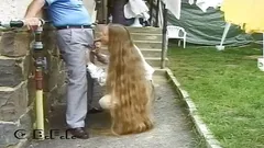 Des vieux baisent une nana blonde