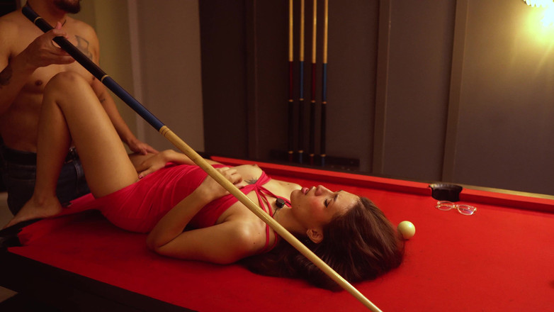 MvsteryGuy: जब मैं पूल खेलता हूं तो एक फूहड़ मेरे पास आती है, हम वहीं बकवास करते हैं