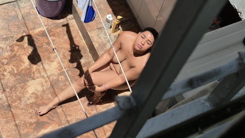 Pikaa6: 내 이웃이 그녀를 녹음하는 걸 거의 잡았어; 내 자지를 빠는 걸 좋아해