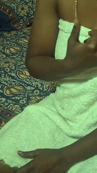 Majitel obchodu se zajištěním nevlastní syn šuká tamilská dáma
