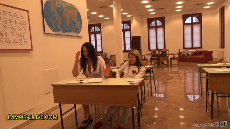 Immoral POV: Professor creampies söt student för att skydda henne från college...