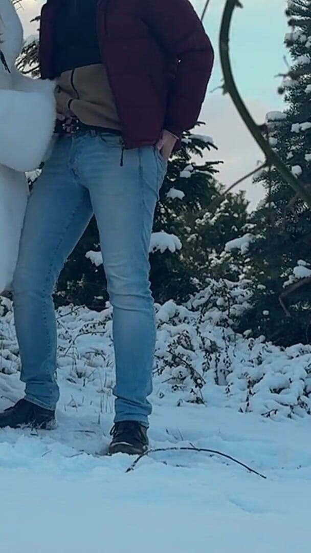Ruda Cat: Follada rápida al aire libre con nieve con un abrigo...