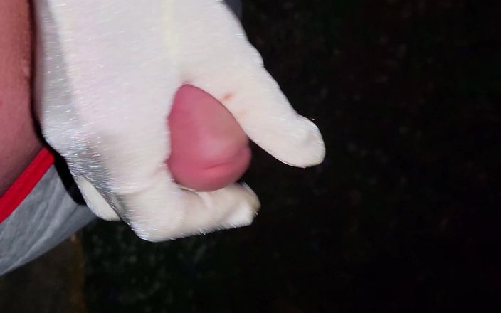 Glove Fetish Queen: Glandul tachinează laba în timp ce merge pe stradă noaptea