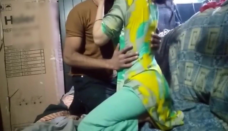Dasi couple: Une belle-sœur pakistanaise seule à la maison