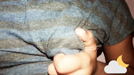 Tharumini_Official: Ragazza teenager indiana che gioca con le sue tette naturali -...