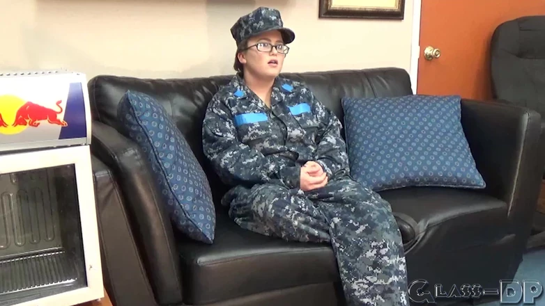 GLASSDP: 이 섹시한 군인은 기본 훈련에서 하드코어 자지 섹스로 갔습니다.