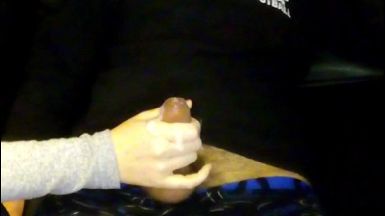 Sexoamateur: Masturbación con la mano y corrida