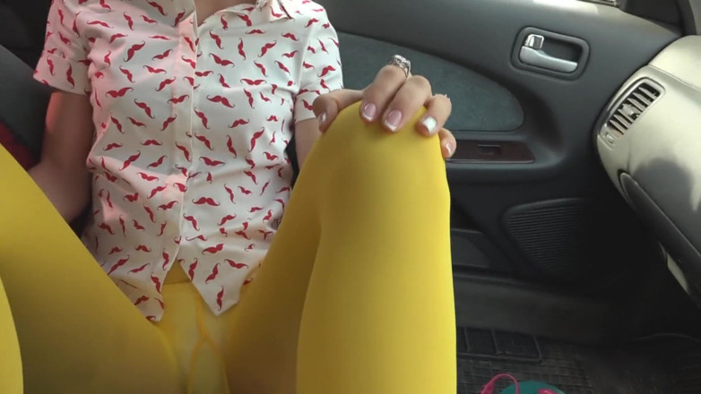 Angel The Dreamgirl: Teasing you with my colored tights