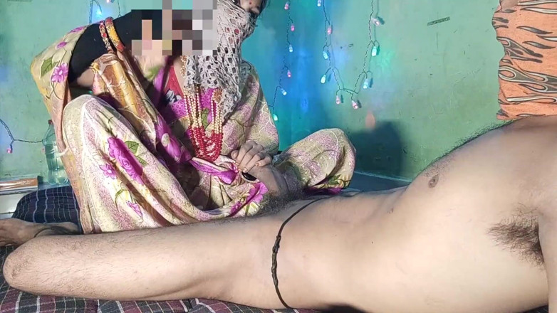 Sexy biwi: Дал новую сари старшей мачехе и попросил у нее грязь.