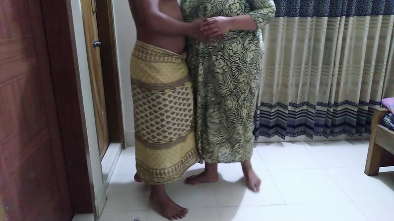 Aria Mia: Pantat besar Mesir &amp; makcik montel panas mesir menyambing di bilik...