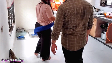 Big-Boobs-fuckers: नई नौकरानी की बड़ी गांड देखकर मालिक उत्साहित हो गया और नौकरानी को चोदा