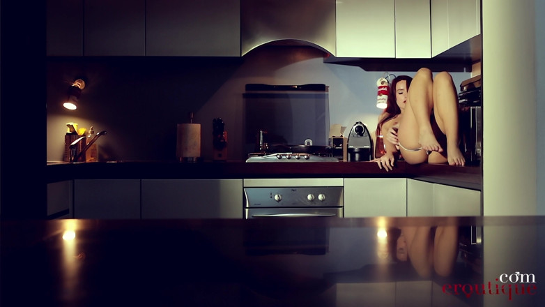 Eroutique: Martina Violet - Flexible Kitchen Orgasm